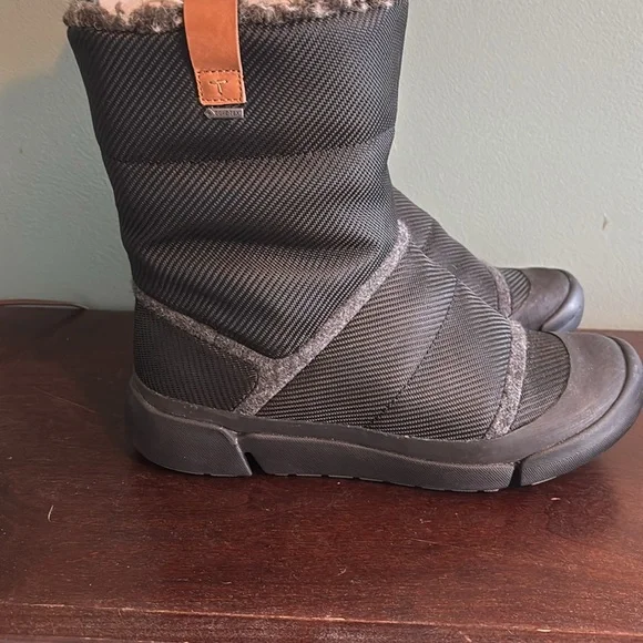 Clark’s Gor-Tex Black Winter Boots with Faux Fur Lining - Picture 4 of 6